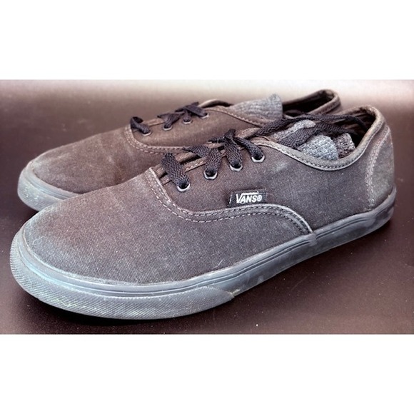 Vans Authentic Black Canvas Sneakers Shoes Skateboarding womens size 6 or Kids 4 - Picture 1 of 7